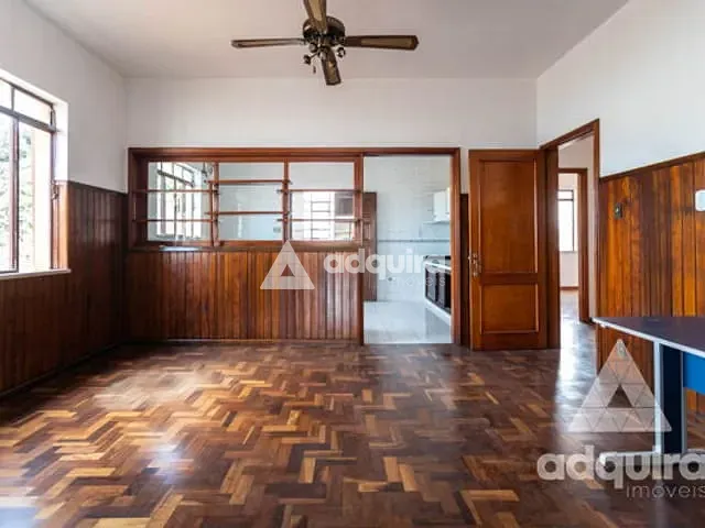 Sala com 490m² 4 quartos e 2 banheiros, à venda, no bairro Oficinas em Ponta Grossa