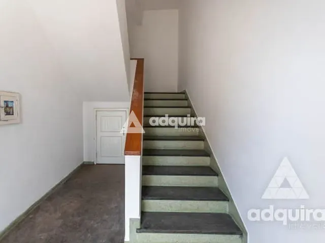 Sala com 490m² 4 quartos e 2 banheiros, à venda, no bairro Oficinas em Ponta Grossa