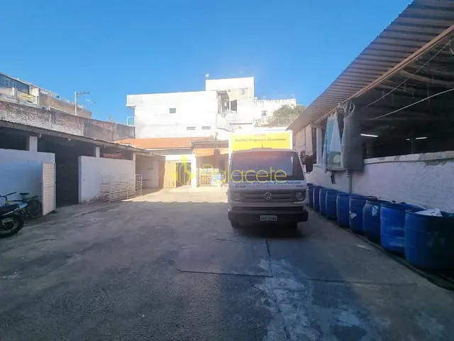 Galpão / Barracão com 1680m², à venda, no bairro São Roque em Aparecida