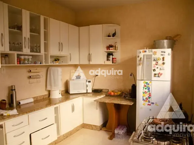 Casa com 495m² 4 quartos e 4 banheiros, à venda, no bairro Centro em Ponta Grossa