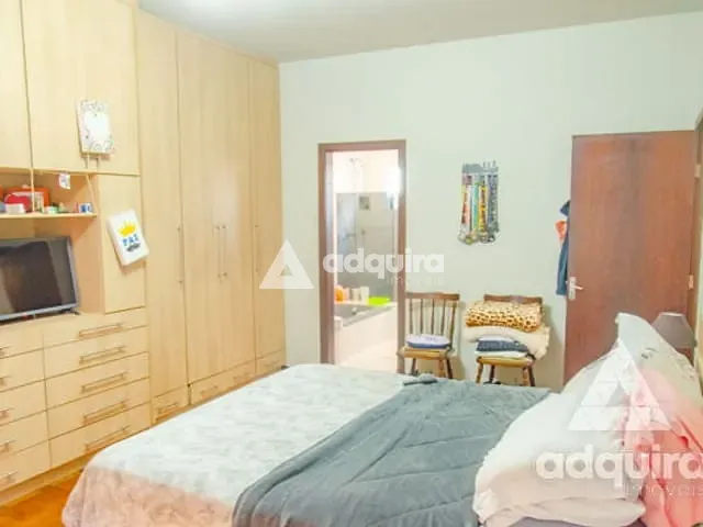 Casa com 495m² 4 quartos e 4 banheiros, à venda, no bairro Centro em Ponta Grossa