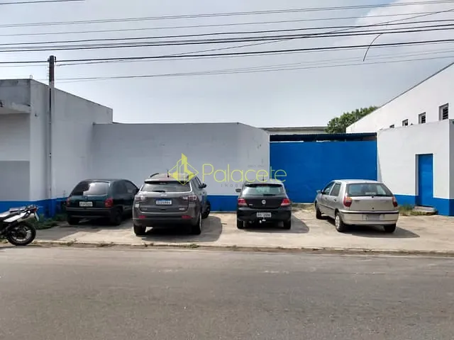 Galpão / Barracão com 1200m², para alugar, no bairro Maria Áurea em Pindamonhangaba
