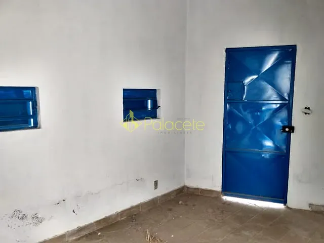Galpão / Barracão com 1200m², para alugar, no bairro Maria Áurea em Pindamonhangaba