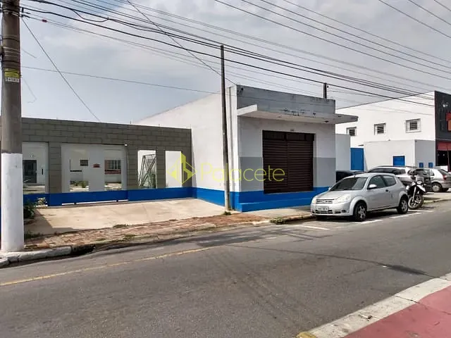 Galpão / Barracão com 1200m², para alugar, no bairro Maria Áurea em Pindamonhangaba