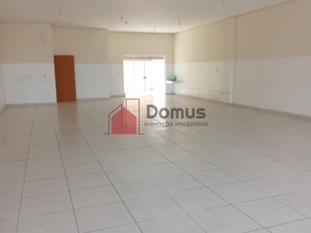 Sala com 160m², para alugar, no bairro Jardim Rosely em Pindamonhangaba