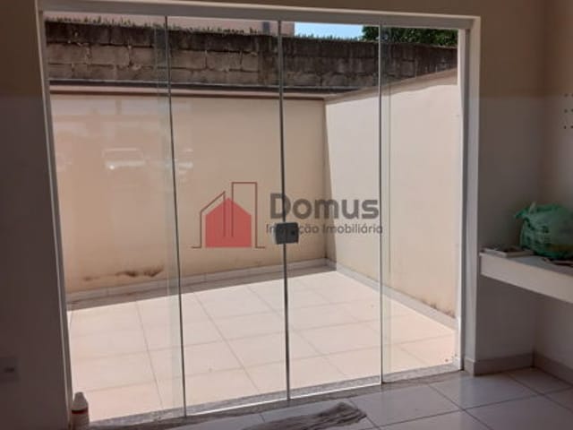 Sala com 160m², para alugar, no bairro Jardim Rosely em Pindamonhangaba
