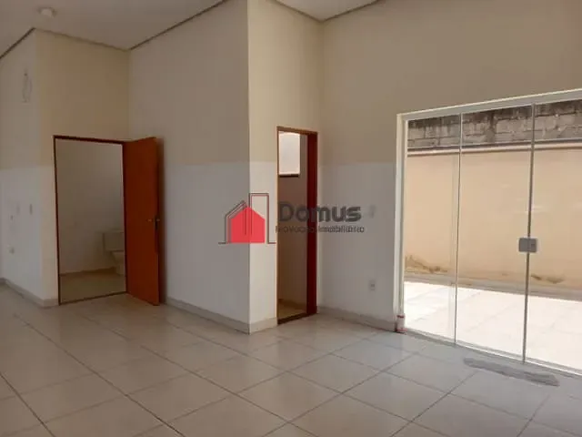 Sala com 160m², para alugar, no bairro Jardim Rosely em Pindamonhangaba