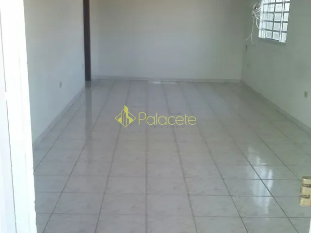 Prédio com 300m² 3 quartos e 2 banheiros, à venda, no bairro Bela Vista em Pindamonhangaba