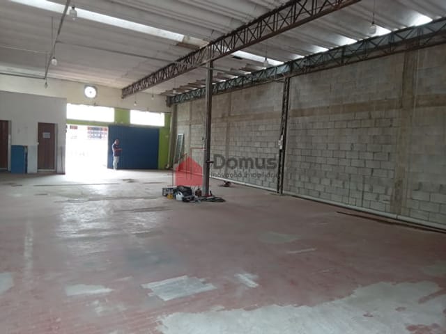 Galpão / Barracão com 304m², à venda, no bairro Jardim Rosely em Pindamonhangaba