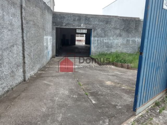Galpão / Barracão com 304m², à venda, no bairro Jardim Rosely em Pindamonhangaba