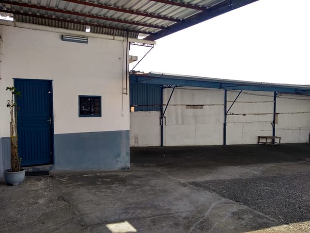 Galpão / Barracão com 35m² 1 quarto e 1 banheiro, à venda ou para alugar, no bairro Parque das Nações em Pindamonhangaba