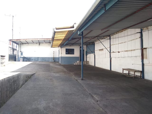 Galpão / Barracão com 35m² 1 quarto e 1 banheiro, à venda ou para alugar, no bairro Parque das Nações em Pindamonhangaba