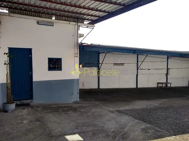 Galpão / Barracão com 35m² 1 quarto e 1 banheiro, à venda ou para alugar, no bairro Parque das Nações em Pindamonhangaba