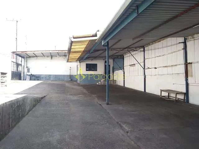 Galpão / Barracão com 35m² 1 quarto e 1 banheiro, à venda ou para alugar, no bairro Parque das Nações em Pindamonhangaba