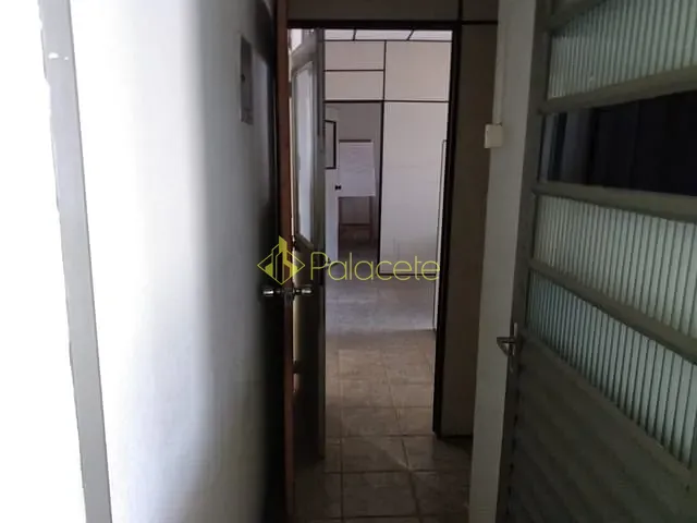 Galpão / Barracão com 1968m², para alugar, no bairro Triângulo em Pindamonhangaba