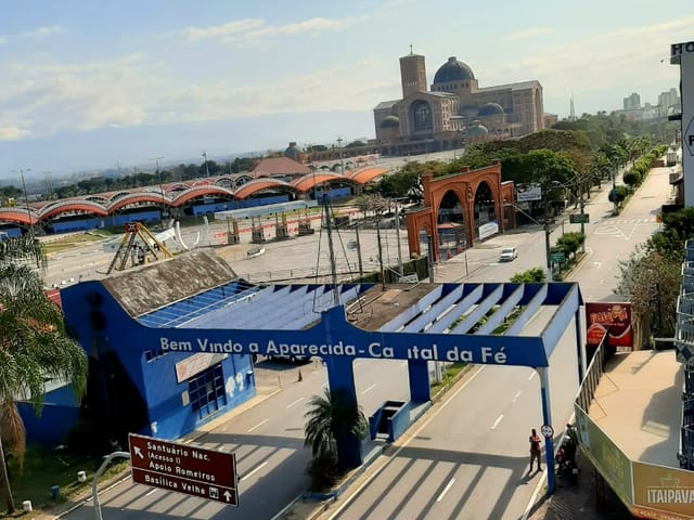 Prédio com 1230m², à venda, no bairro Centro em Aparecida