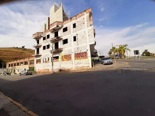 Prédio com 1230m², à venda, no bairro Centro em Aparecida