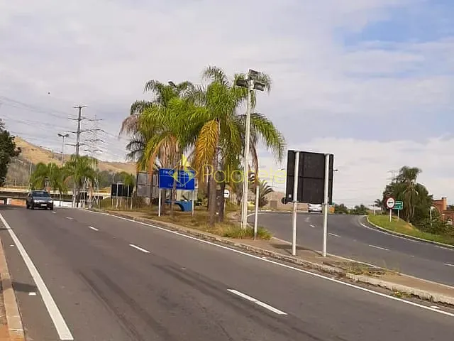Prédio com 1230m², à venda, no bairro Centro em Aparecida