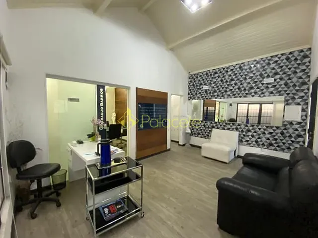 Comercial com 300m² 8 quartos e 5 banheiros, à venda, no bairro Jardim Maria Augusta em Taubaté