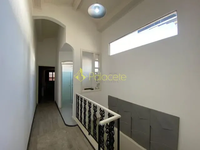 Comercial com 300m² 8 quartos e 5 banheiros, à venda, no bairro Jardim Maria Augusta em Taubaté