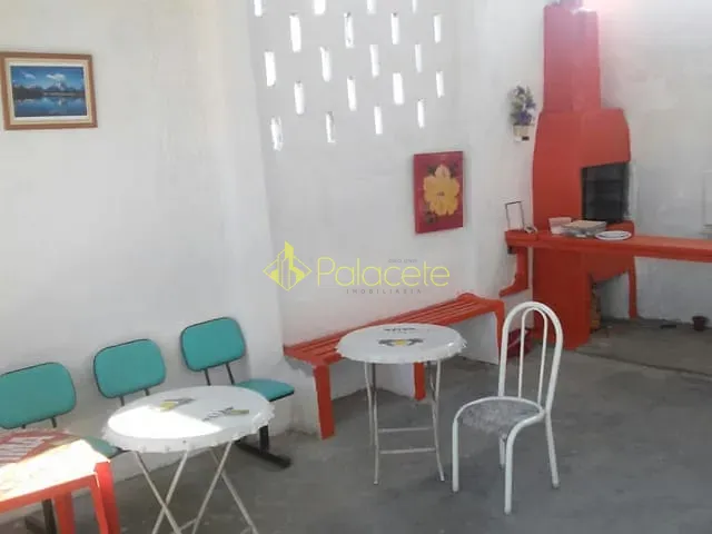Prédio 2 quartos e 4 banheiros, à venda, no bairro Crispim em Pindamonhangaba