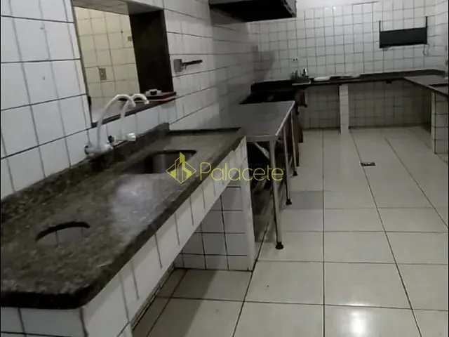 Comercial com 873m², à venda, no bairro Santana em Pindamonhangaba