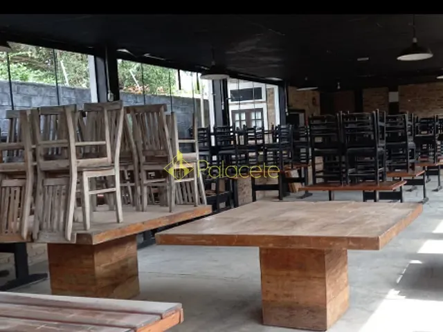 Comercial com 873m², à venda, no bairro Santana em Pindamonhangaba