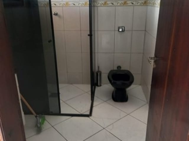 Comercial com 250m² 4 quartos e 6 banheiros, à venda ou para alugar, no bairro Vila Olímpia em Taubaté