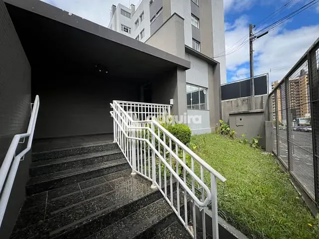 Casa com 253m², para alugar, no bairro Centro em Ponta Grossa