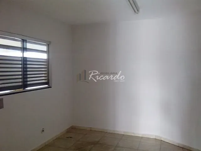 Sala para alugar, no bairro Centro em Arapongas