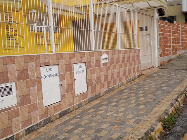 Comercial com 156m² 4 quartos e 4 banheiros, à venda, no bairro Parque São Domingos em Pindamonhangaba