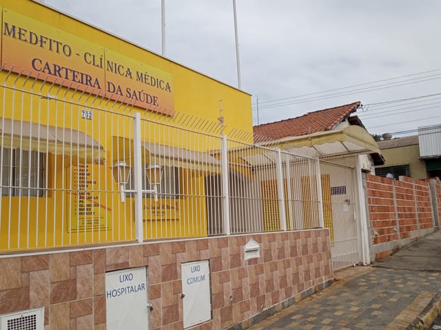 Comercial com 156m² 4 quartos e 4 banheiros, à venda, no bairro Parque São Domingos em Pindamonhangaba