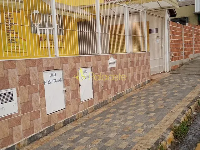 Comercial com 156m² 4 quartos e 4 banheiros, à venda, no bairro Parque São Domingos em Pindamonhangaba