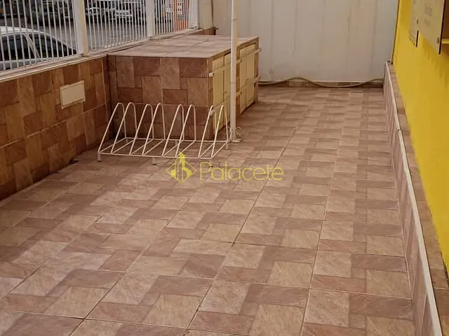 Comercial com 156m² 4 quartos e 4 banheiros, à venda, no bairro Parque São Domingos em Pindamonhangaba
