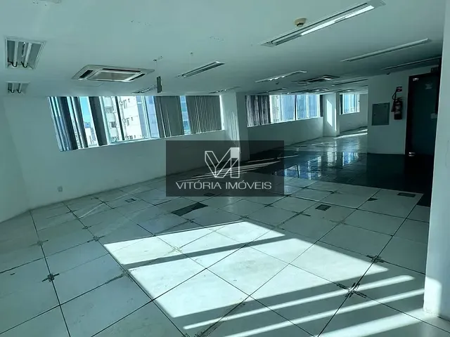 Comercial com 400m², à venda, no bairro Enseada do Suá em Vitória