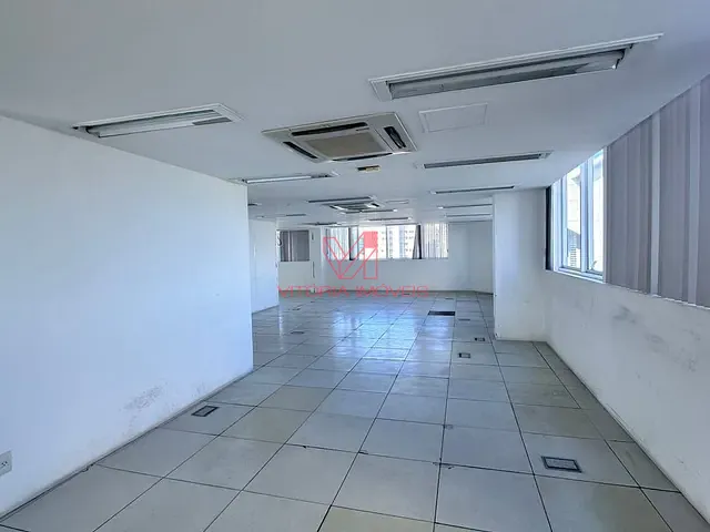 Comercial com 400m², à venda, no bairro Enseada do Suá em Vitória