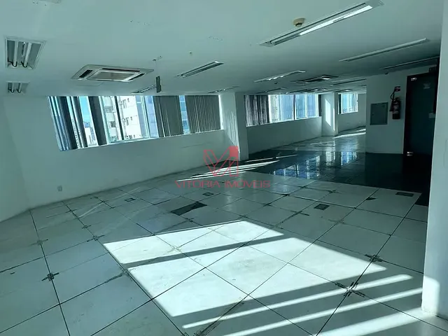Comercial com 400m², à venda, no bairro Enseada do Suá em Vitória
