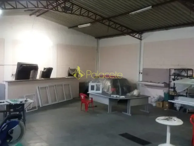 Galpão / Barracão com 300m² 3 quartos e 3 banheiros, à venda, no bairro Bela Vista em Pindamonhangaba