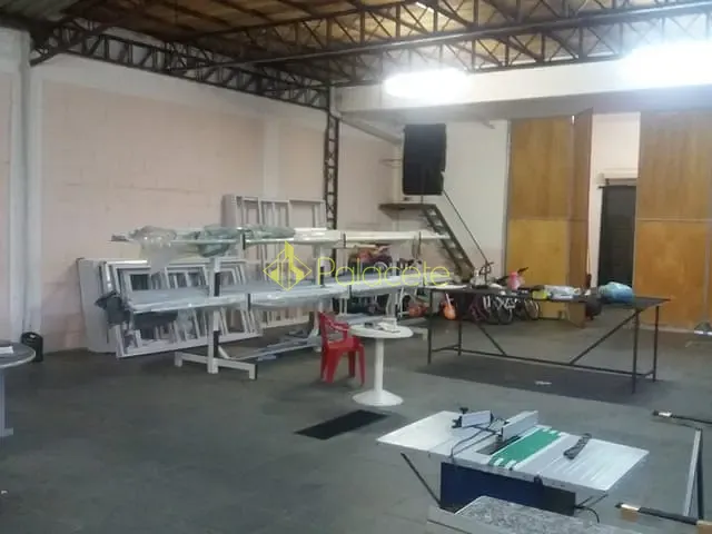 Galpão / Barracão com 300m² 3 quartos e 3 banheiros, à venda, no bairro Bela Vista em Pindamonhangaba