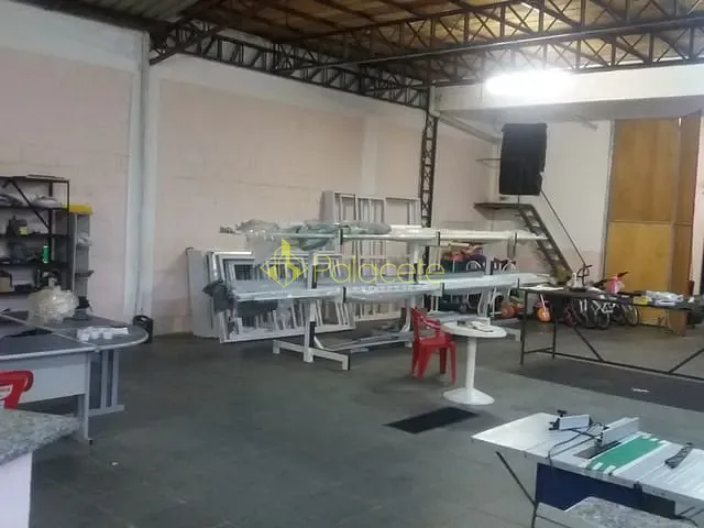 Galpão / Barracão com 300m² 3 quartos e 3 banheiros, à venda, no bairro Bela Vista em Pindamonhangaba