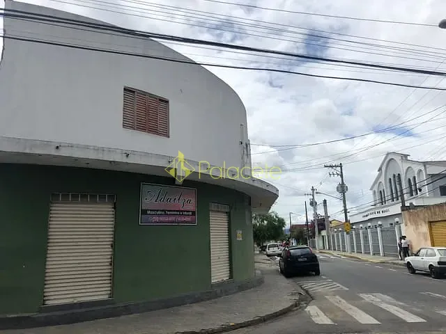Prédio com 140m² 2 quartos e 4 banheiros, à venda, no bairro Maria Áurea em Pindamonhangaba