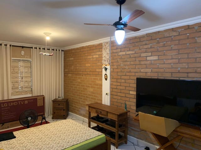 Comercial com 400m² 6 quartos e 5 banheiros, para alugar, no bairro Centro em Taubaté