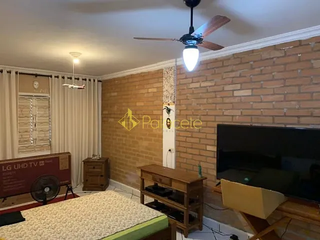 Comercial com 400m² 6 quartos e 5 banheiros, para alugar, no bairro Centro em Taubaté