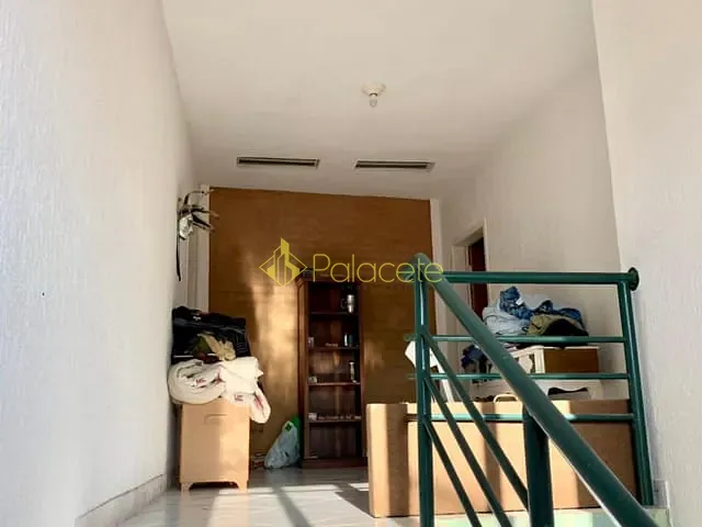 Comercial com 400m² 6 quartos e 5 banheiros, para alugar, no bairro Centro em Taubaté