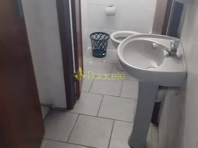 Ponto com 250m², para alugar, no bairro Centro em Pindamonhangaba