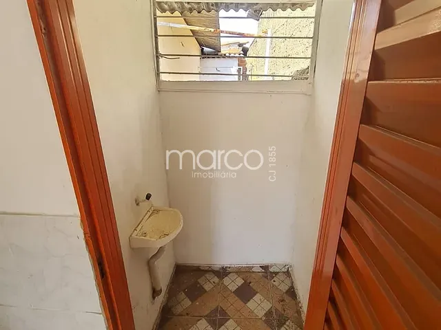 Comercial para alugar, no bairro Vila Santa Helena em Goiânia