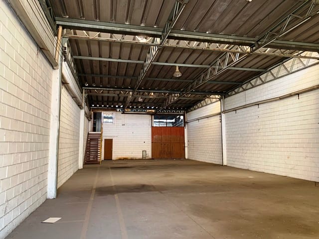 Galpão / Barracão com 400m², à venda ou para alugar, no bairro Cidade Nova em Pindamonhangaba
