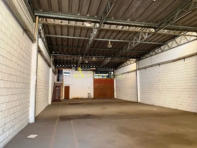 Galpão / Barracão com 360m², à venda ou para alugar, no bairro Cidade Nova em Pindamonhangaba