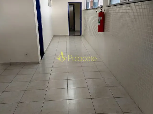 Sala com 26m², para alugar, no bairro Centro em Pindamonhangaba