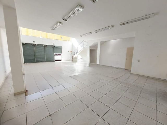 Prédio com 520m², para alugar, no bairro Centro em Pindamonhangaba